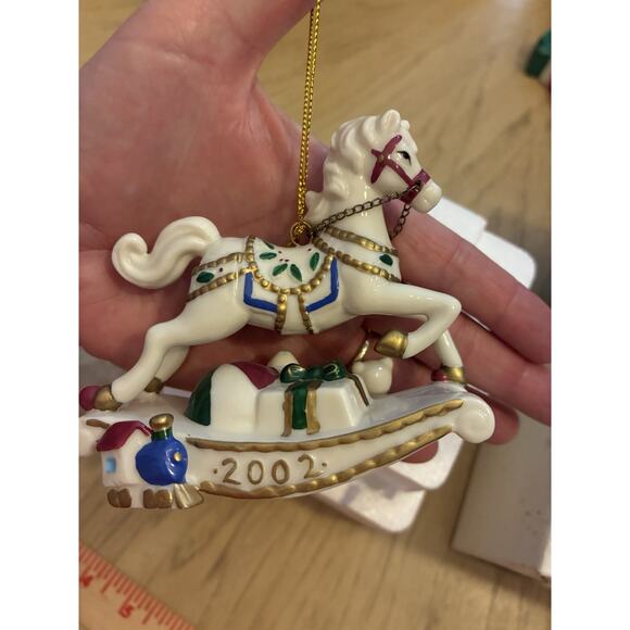 Vtg 2002 Rocking Horse Holiday Treasures Avon porcelain musical ornament - Picture 5 of 12